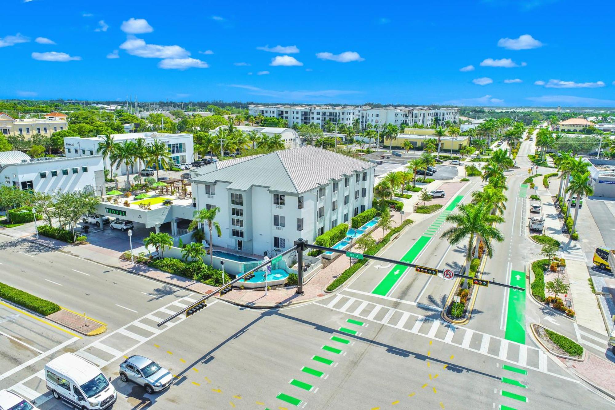 Naples Park Central Hotel Екстер'єр фото