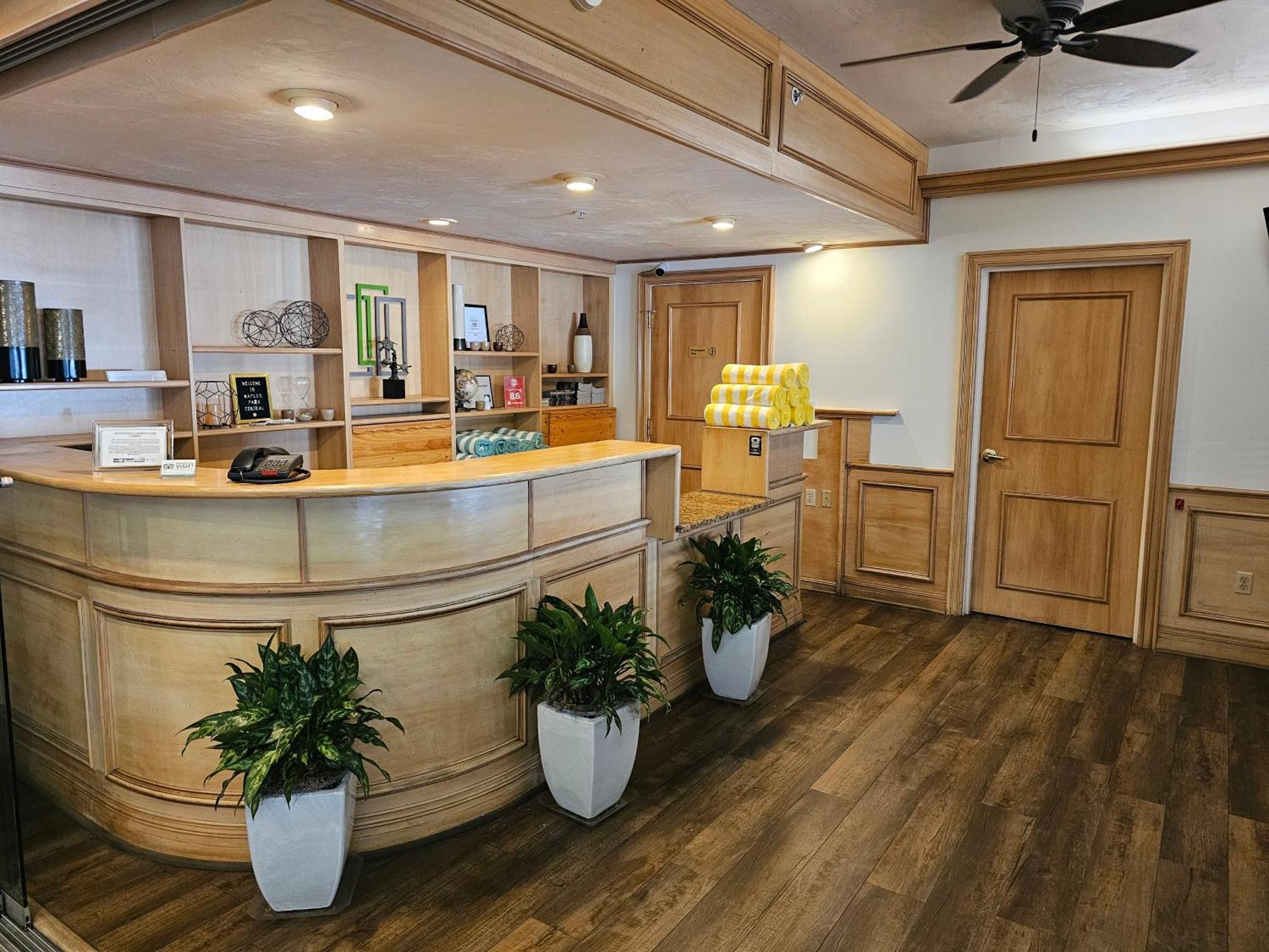 Naples Park Central Hotel Екстер'єр фото