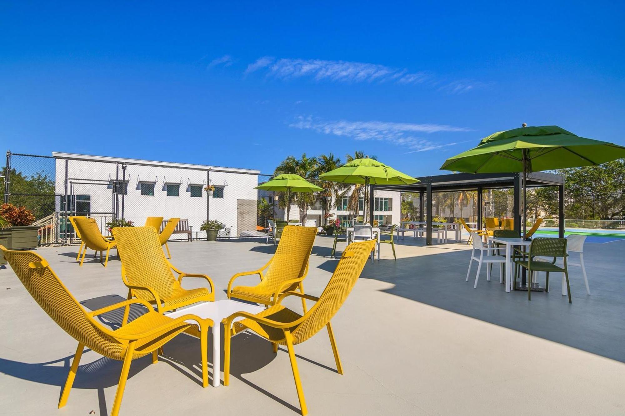 Naples Park Central Hotel Екстер'єр фото