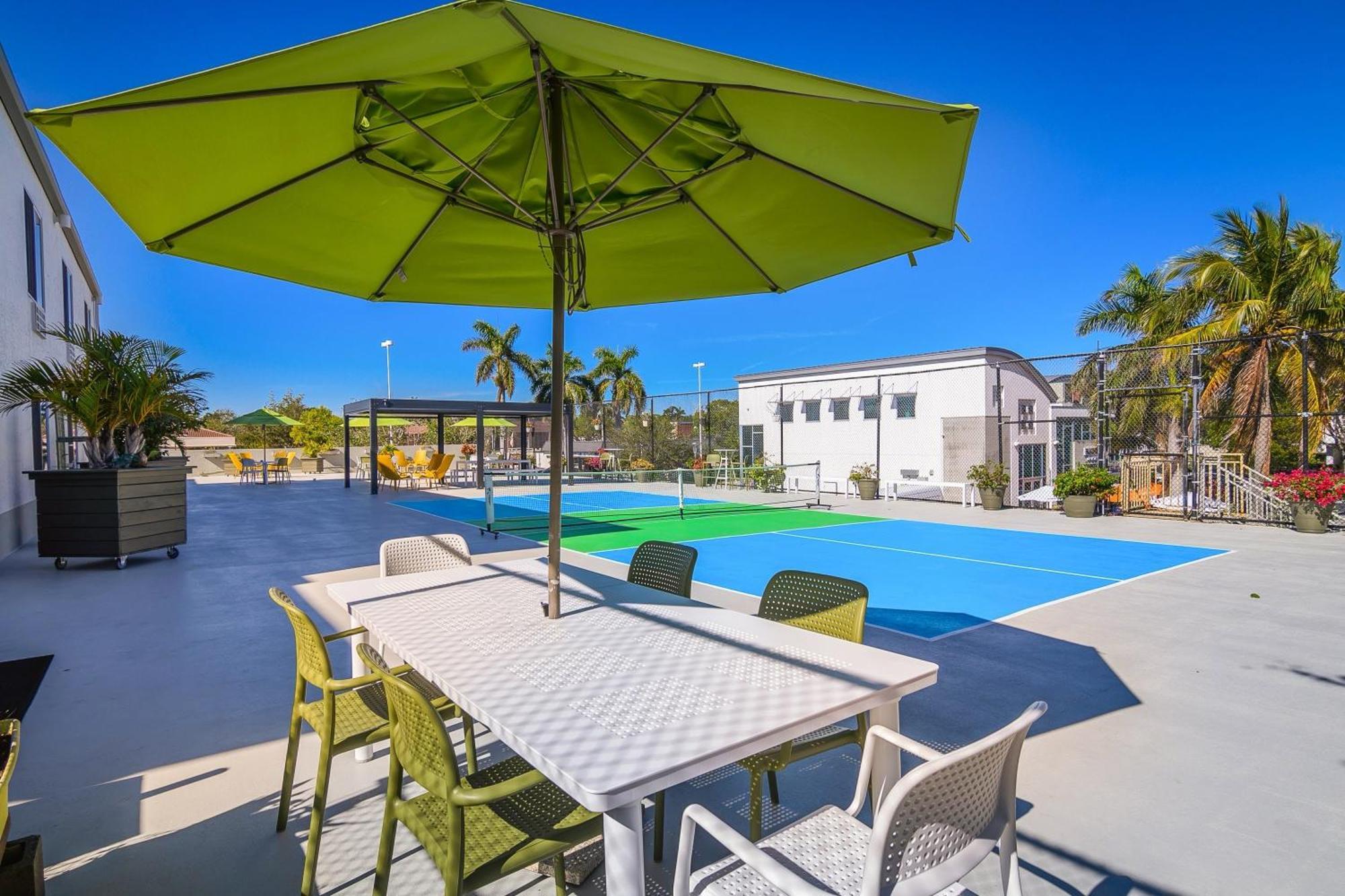 Naples Park Central Hotel Екстер'єр фото