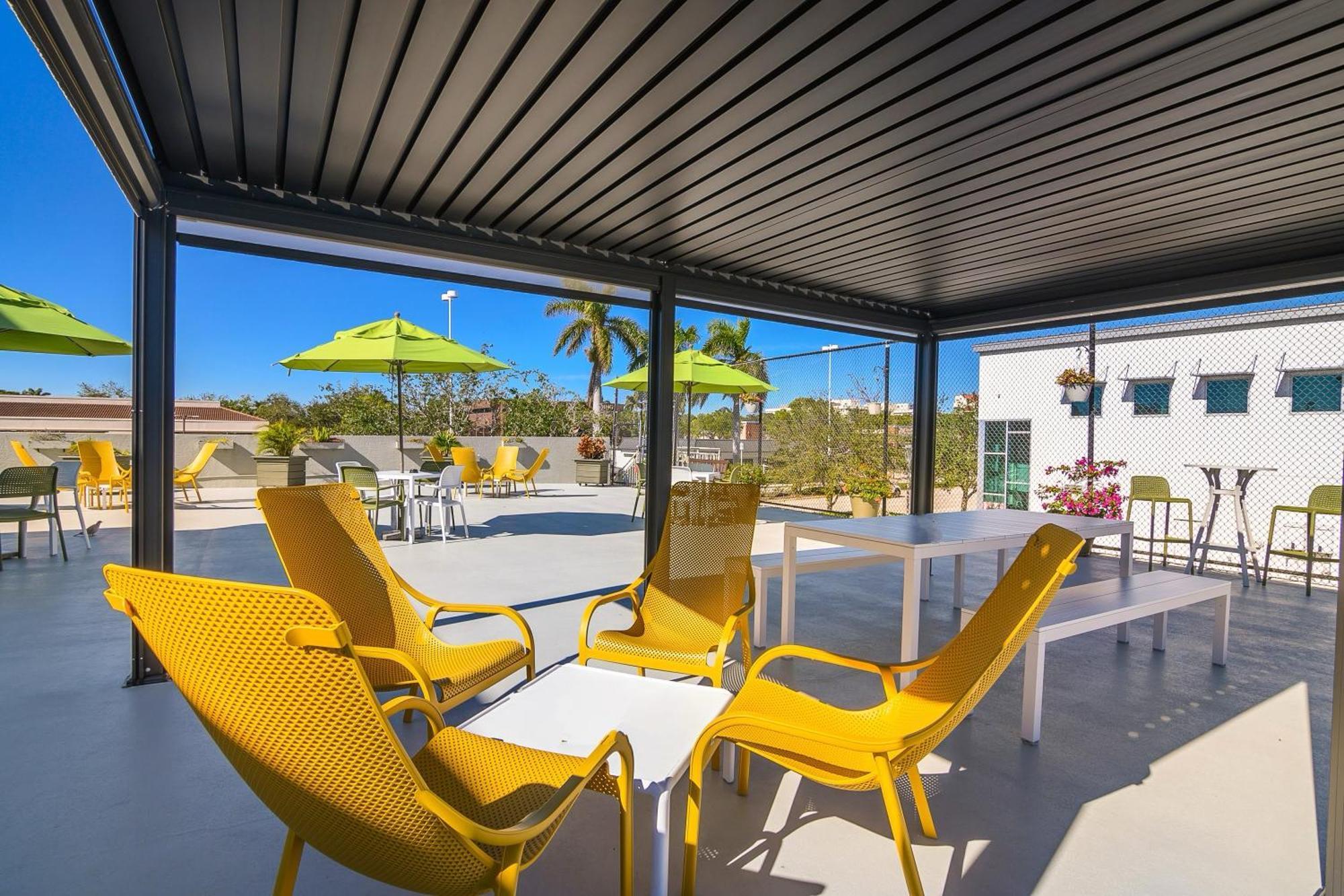 Naples Park Central Hotel Екстер'єр фото