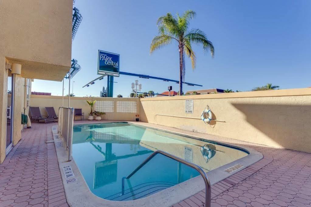 Naples Park Central Hotel Екстер'єр фото